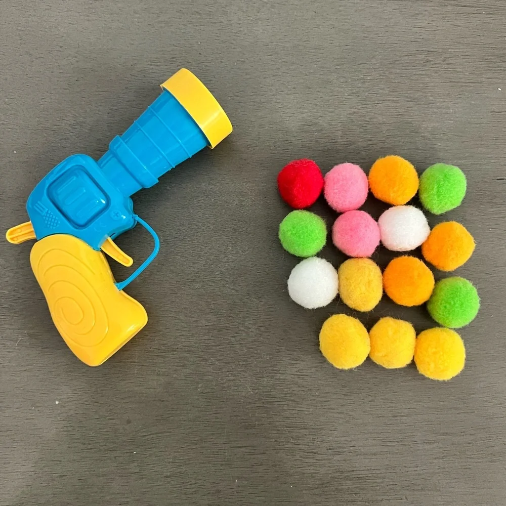Cat toy Pom Pom launcher